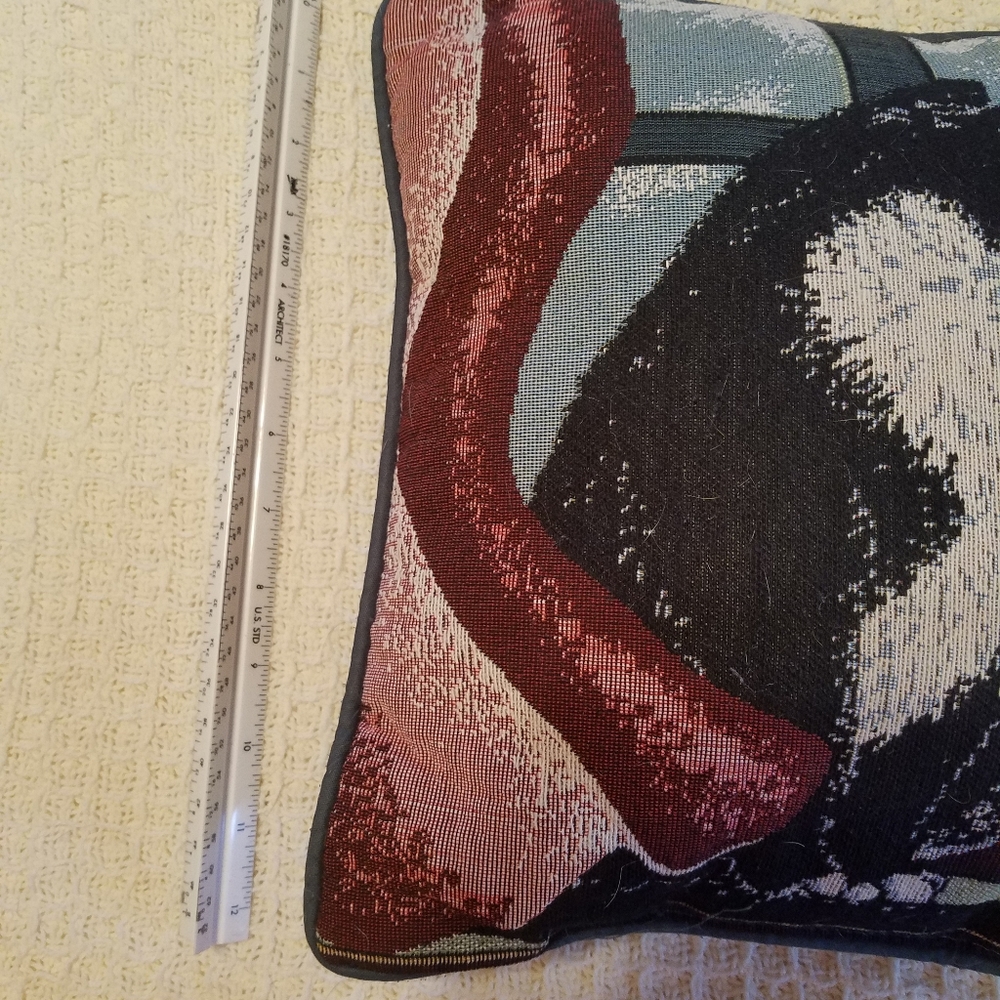 Cat throw pillow
 
Please go to my page and see ot - Picture 5 of 8